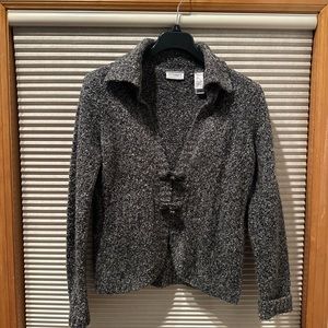 Great sweater with pin clasps